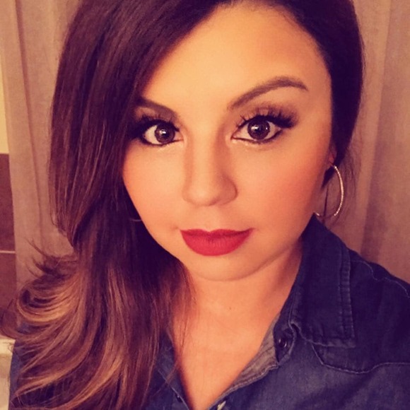 Meet your Posher, Daniela - Picture 1 of 1